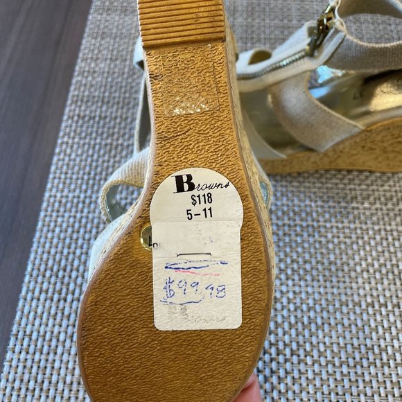 Browns -- like new wedges! - Picture 4 of 5